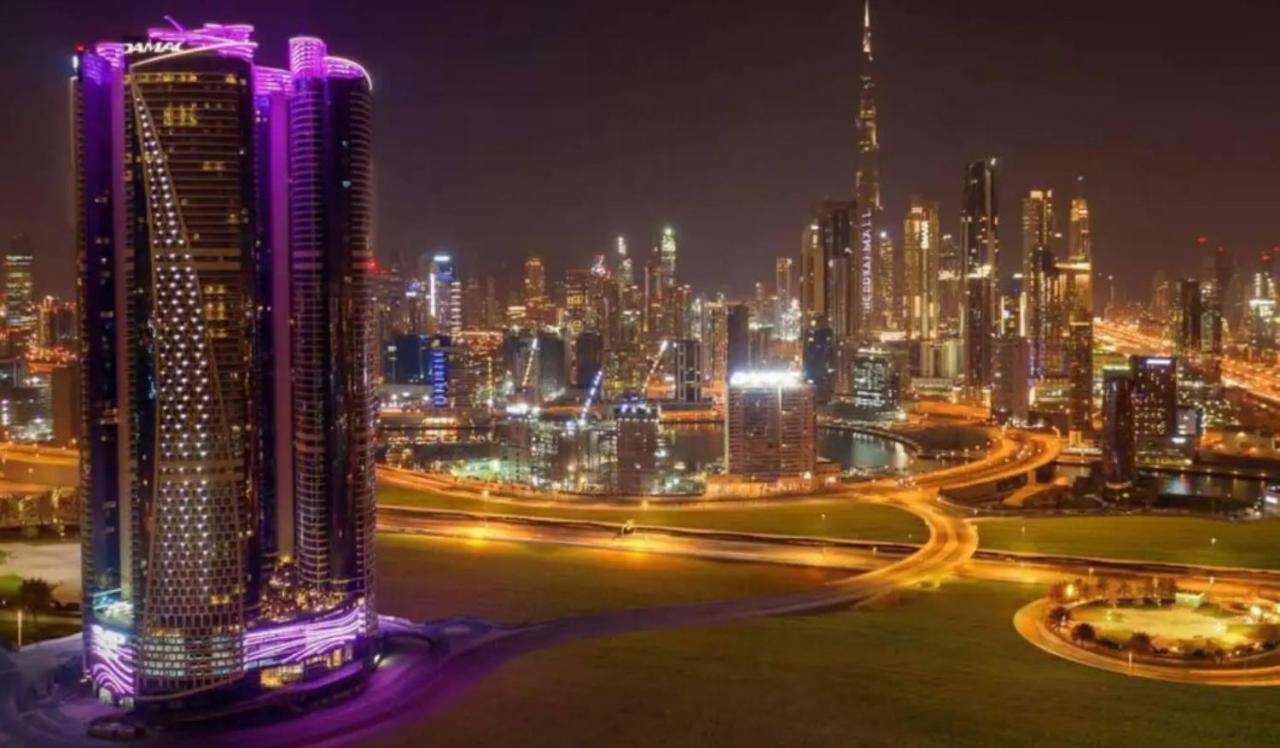 Apartment Spacious 1br In Damac Paramount Towers Bb *