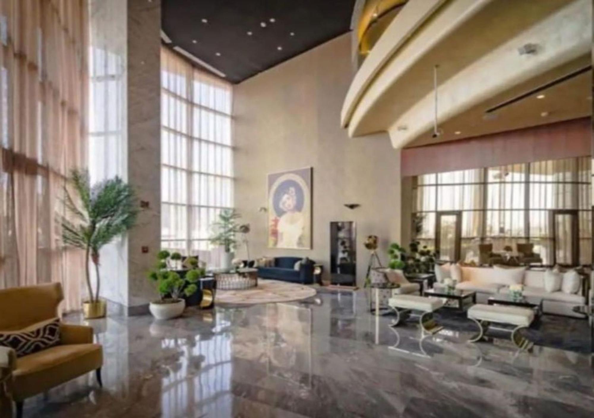 Spacious 1br In Damac Paramount Towers Bb * Dubai