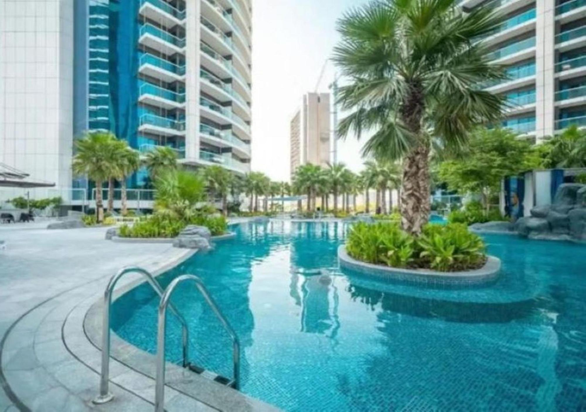 Spacious 1br In Damac Paramount Towers Bb Apartment Dubai